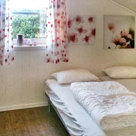 Hébergement de vacances 9 Person Holiday In Lyngdal *